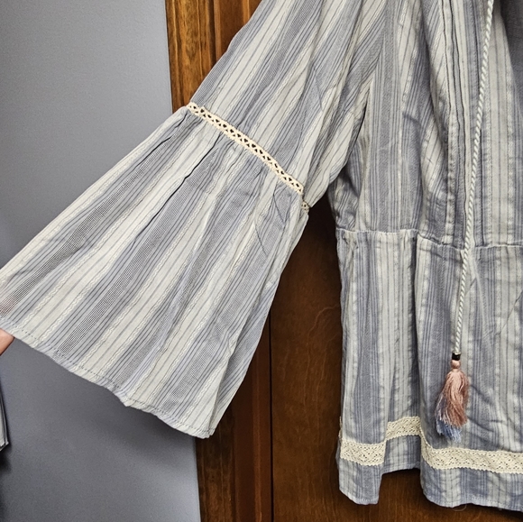 Knox Rose Blue and White Blouse - Bell Sleeves - 3/4 Buttons - Toggle accents - Picture 4 of 4